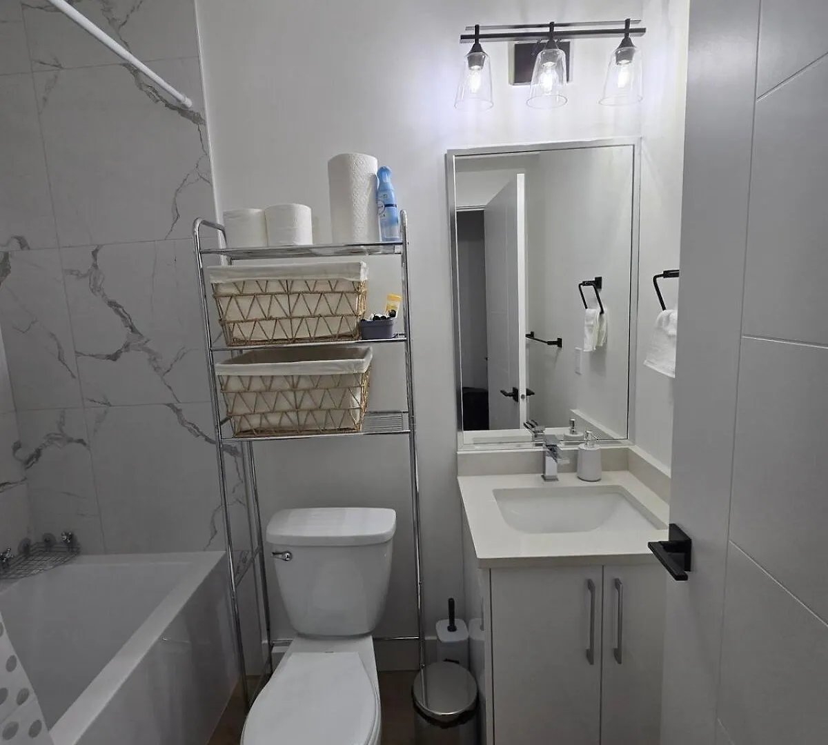 Amazing 2-Bedroom House With Wifi In Эдмонтон 0*,  Канада