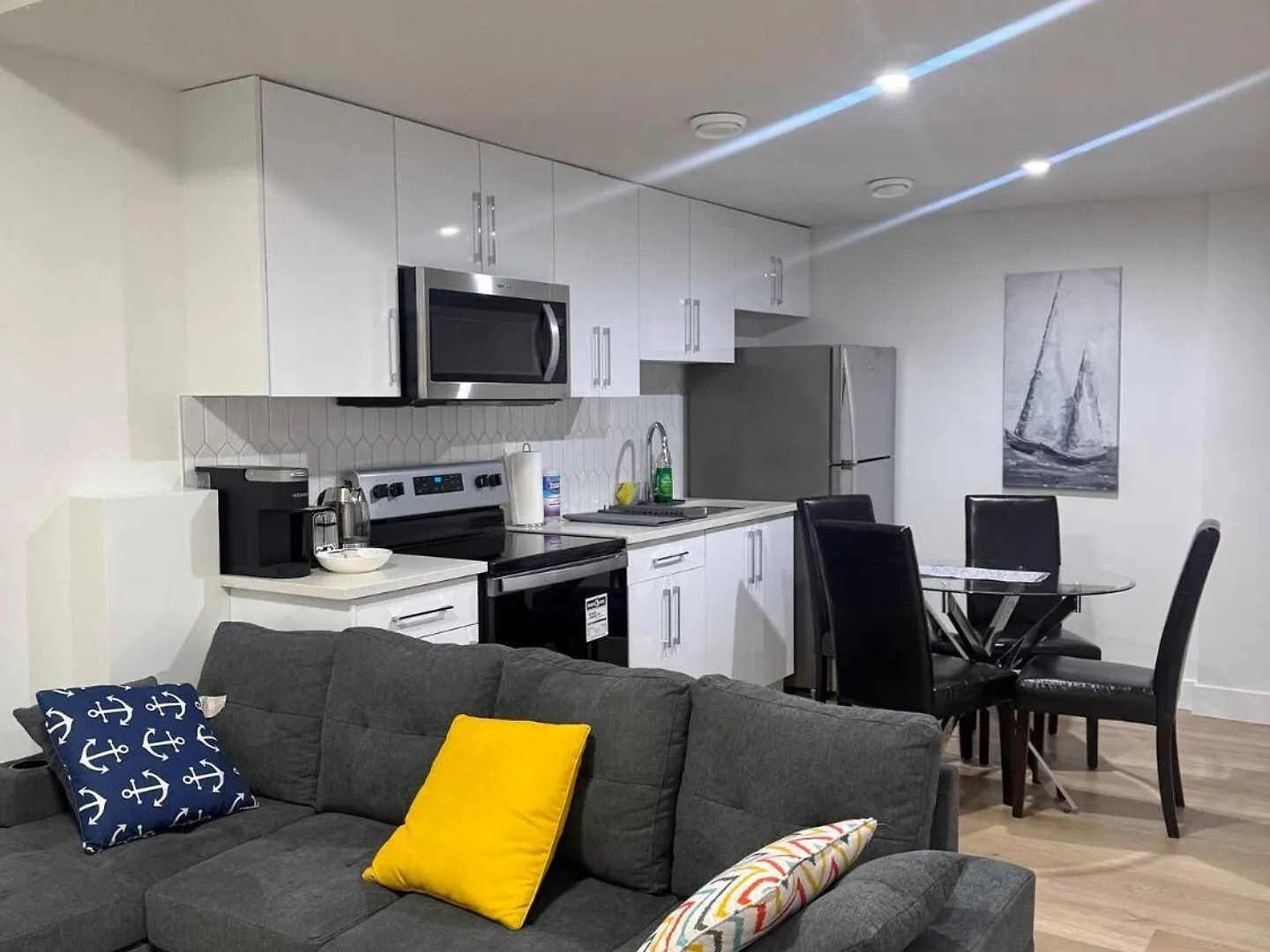 Amazing 2-Bedroom House With Wifi In Эдмонтон Апартаменты
