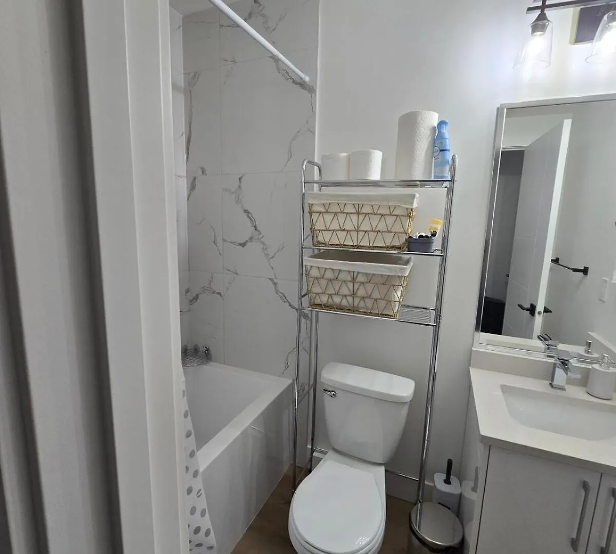 Amazing 2-Bedroom House With Wifi In Edmonton Appartement