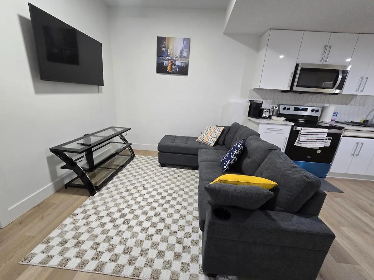 Amazing 2-Bedroom House With Wifi In Edmonton 0*,  Canada