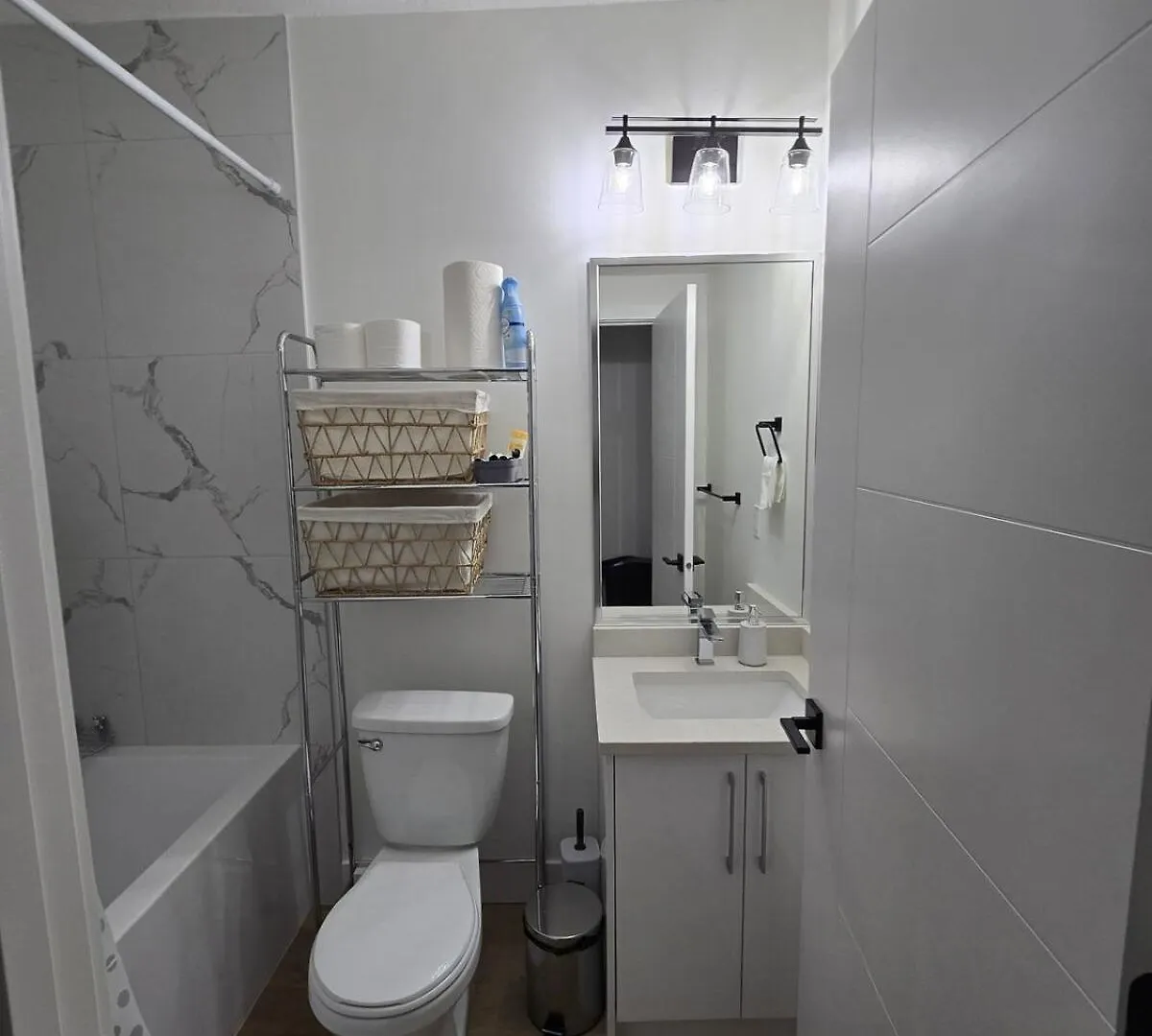 Appartement Amazing 2-Bedroom House With Wifi In Edmonton Canada