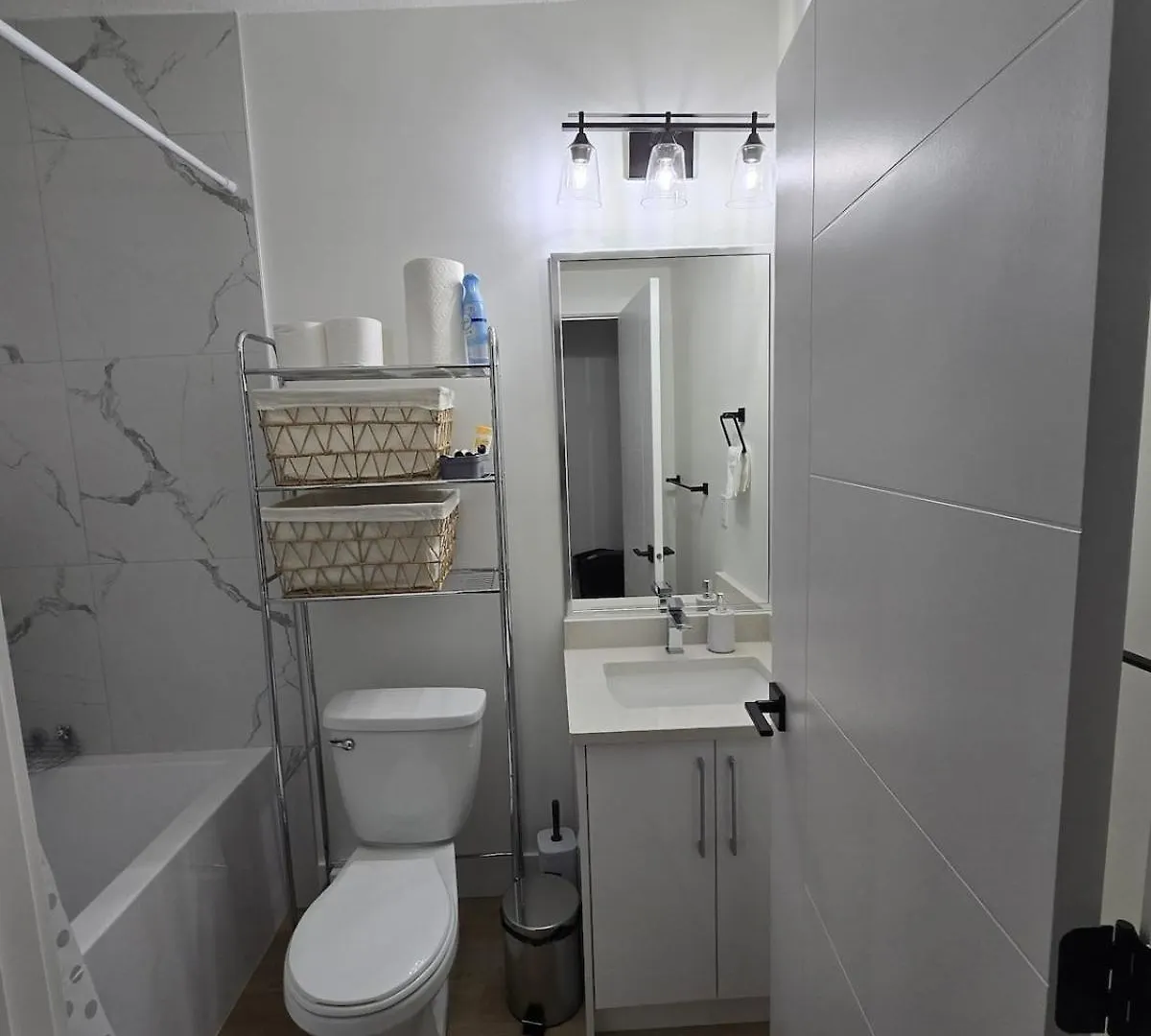 Amazing 2-Bedroom House With Wifi In Edmonton Canada